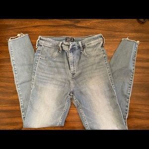 Abercrombie & Fitch Light Wash High Waisted Jegging